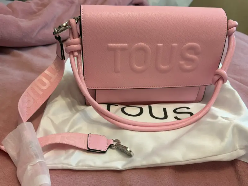 Cartera bandolera rosa Tous con correa ajustable - 1