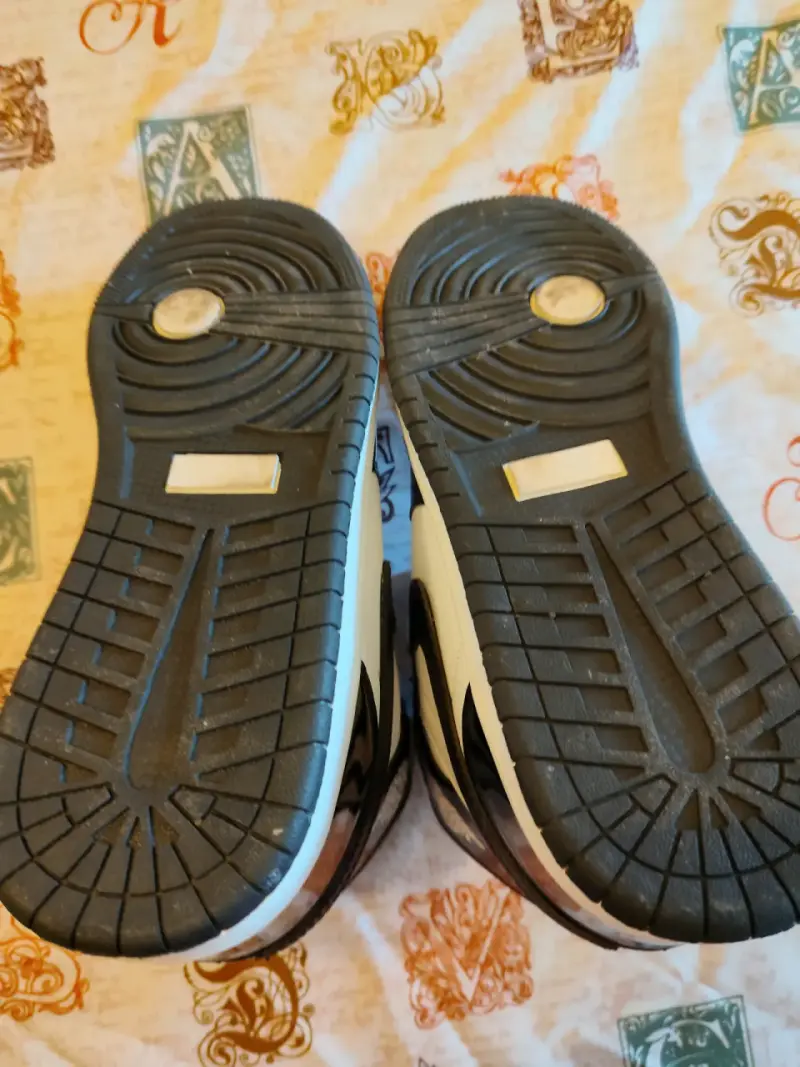 Zapatillas Nike Air blancas y negras - 3