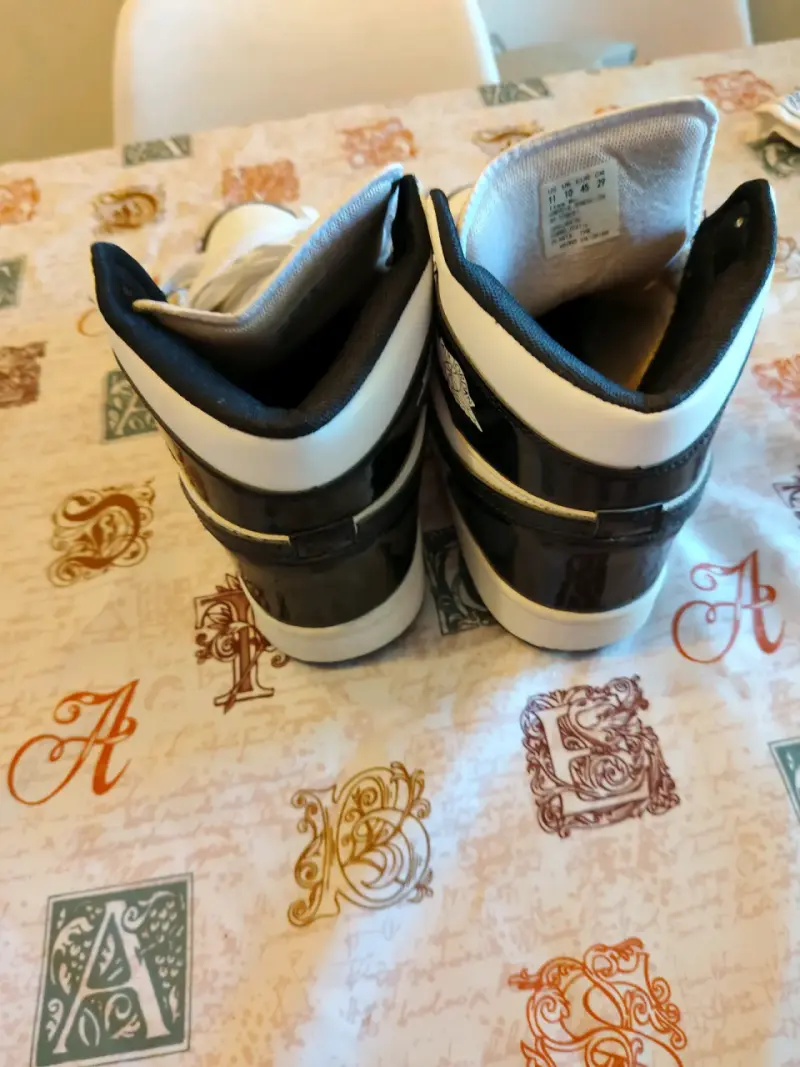 Zapatillas Nike Air blancas y negras - 4