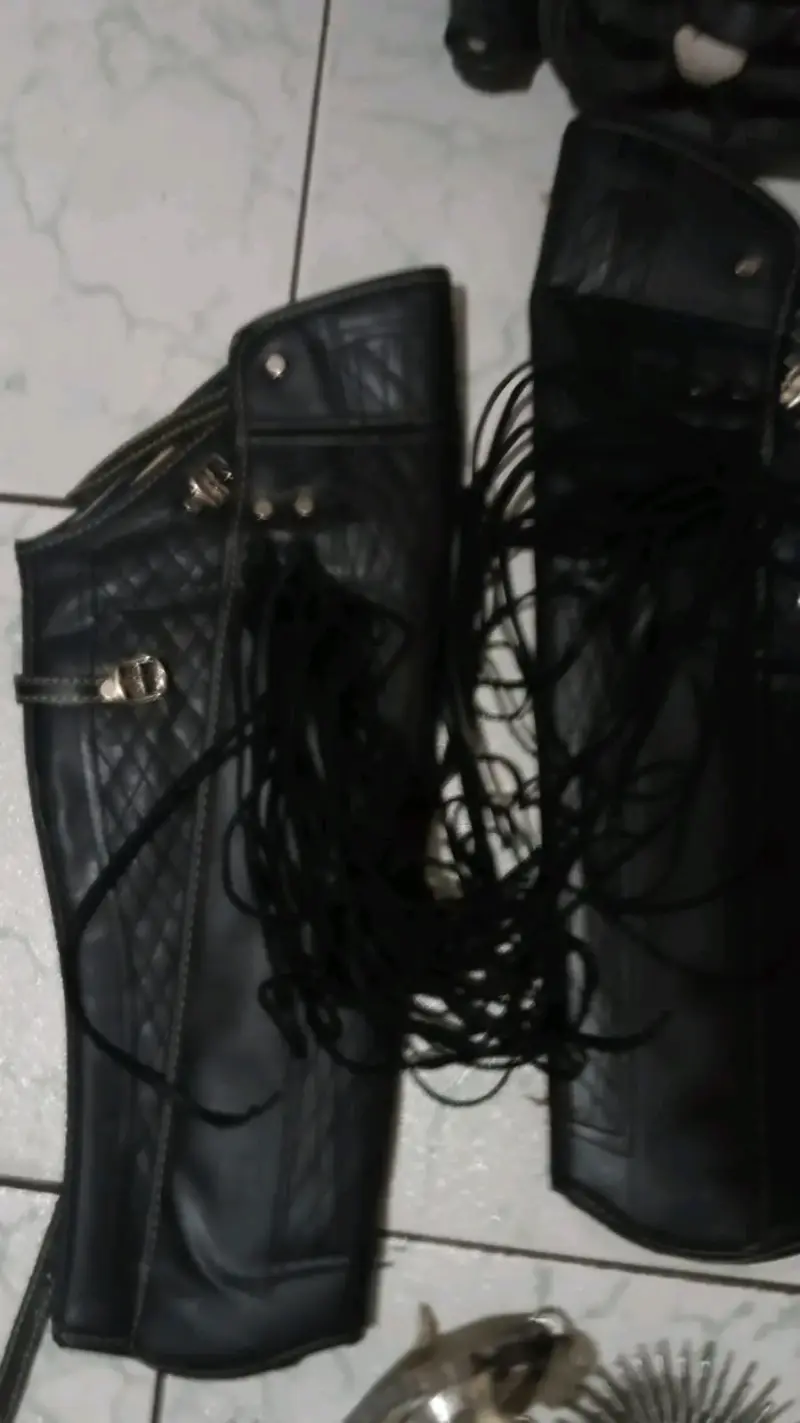 Equipo de equitación con espuelas y botas - 3