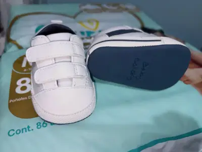 Zapatillas blancas para bebé con velcro colloky - miniatura 1