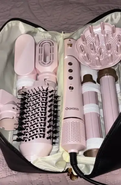 Secador de pelo con todos sus accesorios - miniatura 1
