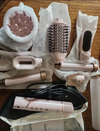 Secador de pelo con todos sus accesorios - miniatura 2