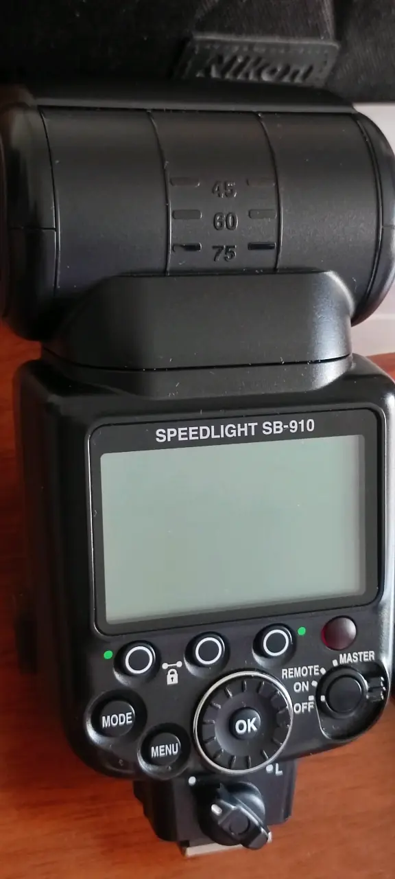 Flash Nikon Speedlight SB-910 con accesorios - 3
