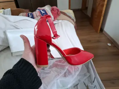 Zapatos de tacón rojo charol para mujer - miniatura 2