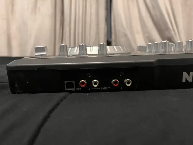 Controlador DJ Numark Mixtrack Pro - 3