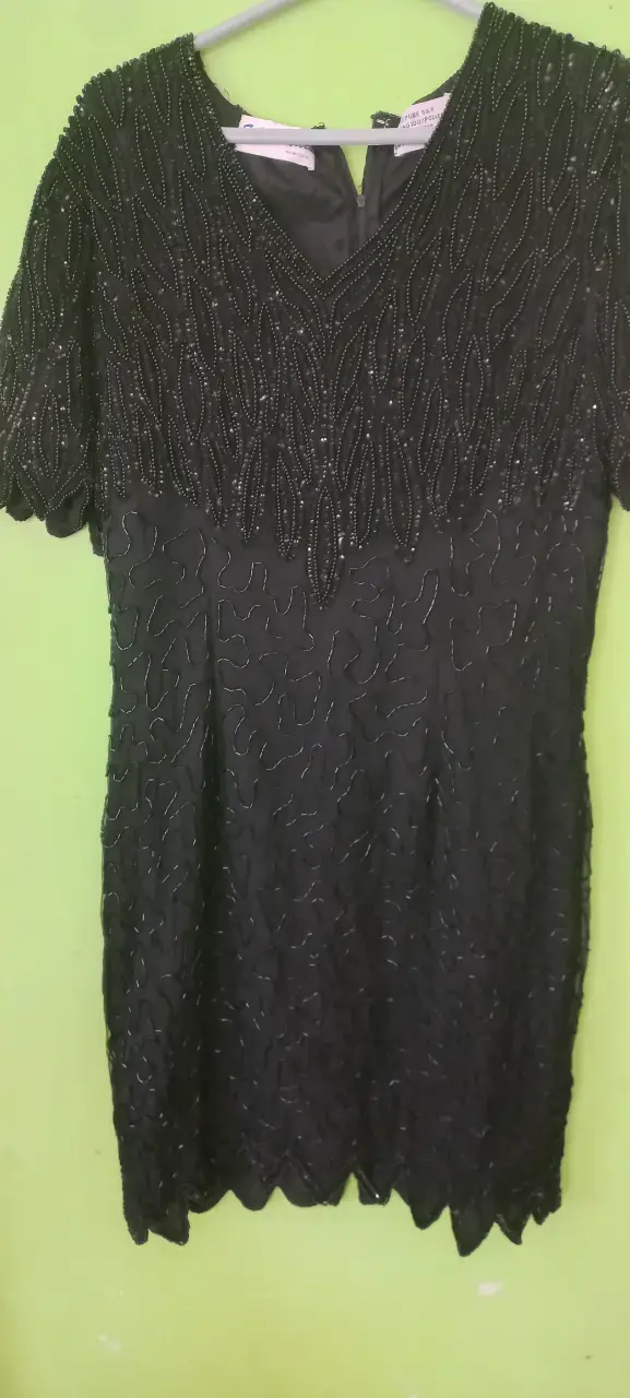 Vestido de fiesta negro con lentejuelas - 1