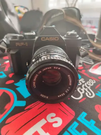 Cámara analógica Casio RF-1 con lente Ricoh - miniatura 1