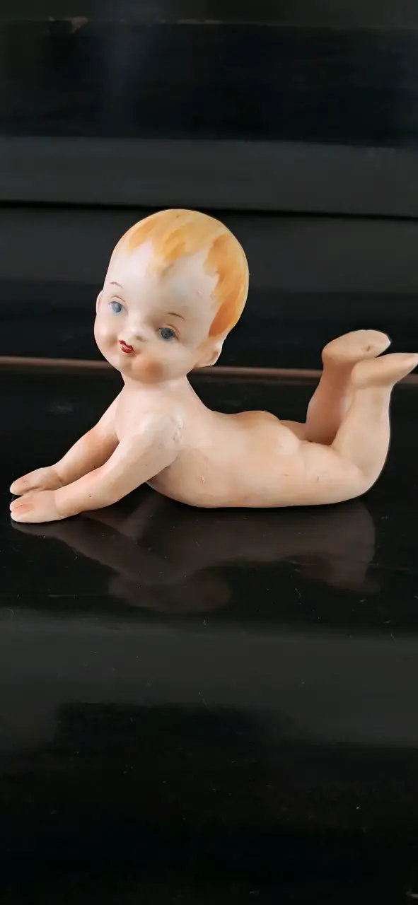 Figura de bisquit BEBÉ GATEANDO - 1