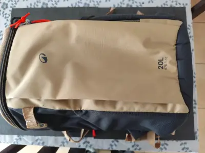 Mochila de senderismo 20L beige y negra - miniatura 2