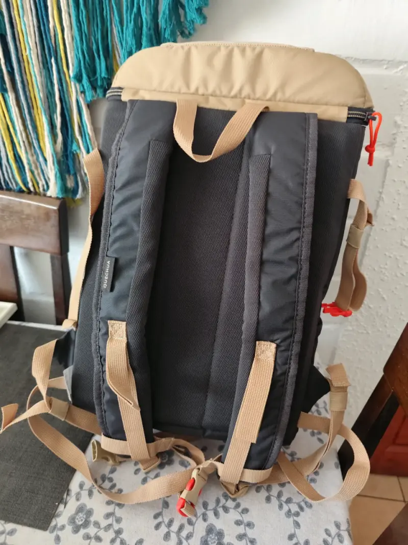 Mochila de senderismo 20L beige y negra - 5