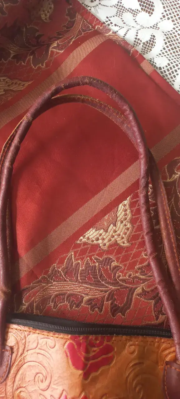 Bolso de cuero grabado artesanal - 3