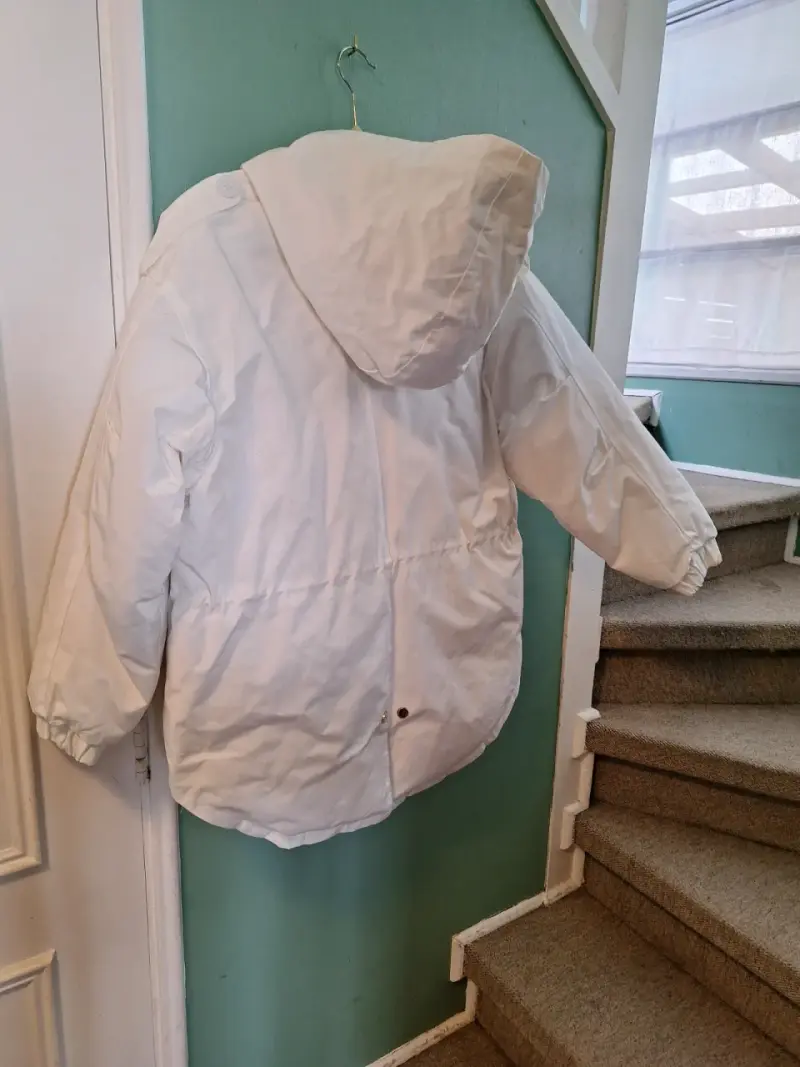 Chaqueta Blanca Impermeable con Capucha - 2