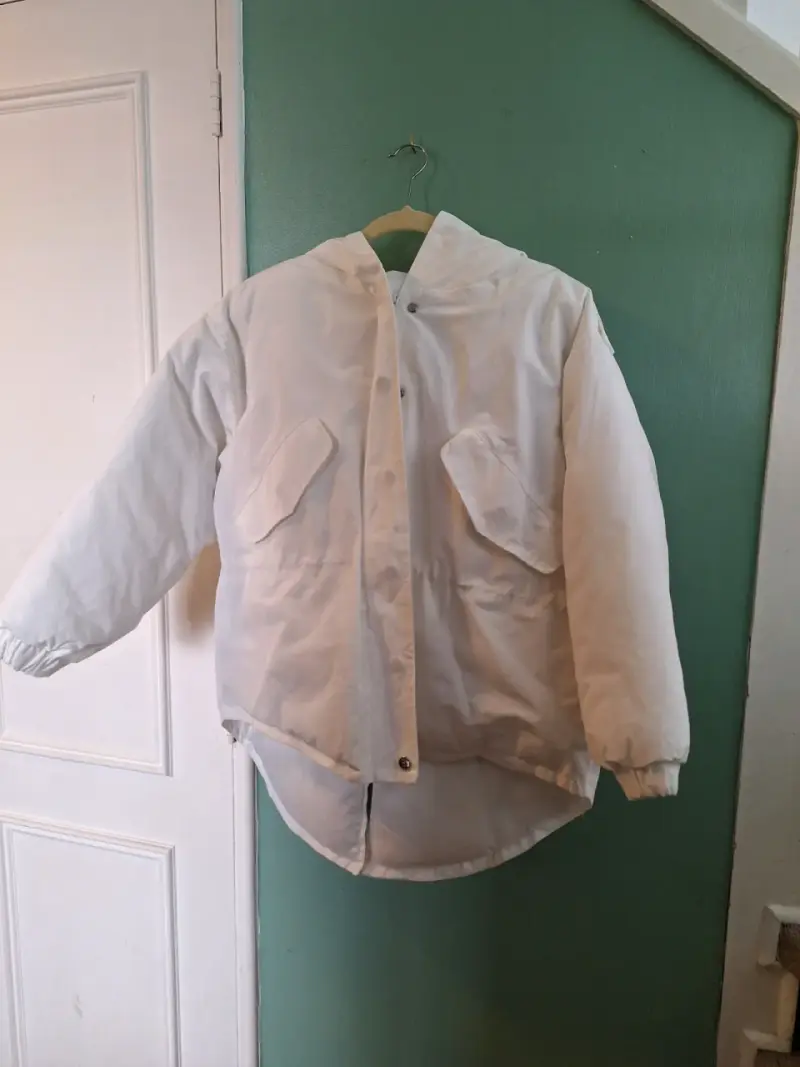 Chaqueta Blanca Impermeable con Capucha - 3