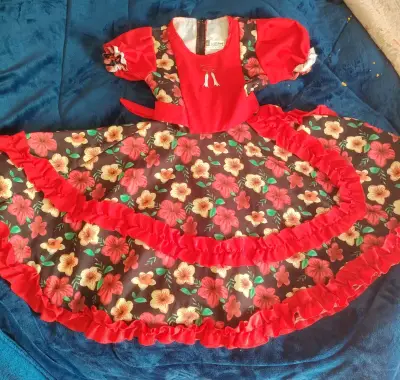 Vestido de huasa para niña con flores y volantes - miniatura 1