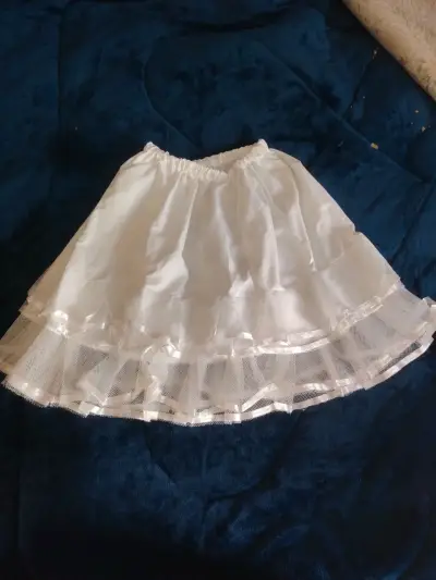 Vestido de huasa para niña con flores y volantes - miniatura 2