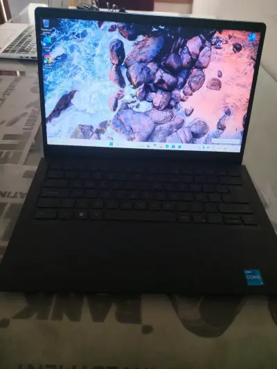 Laptop Dell Vostro 3420 Intel Core i5 8GB RAM 466GB - miniatura 1