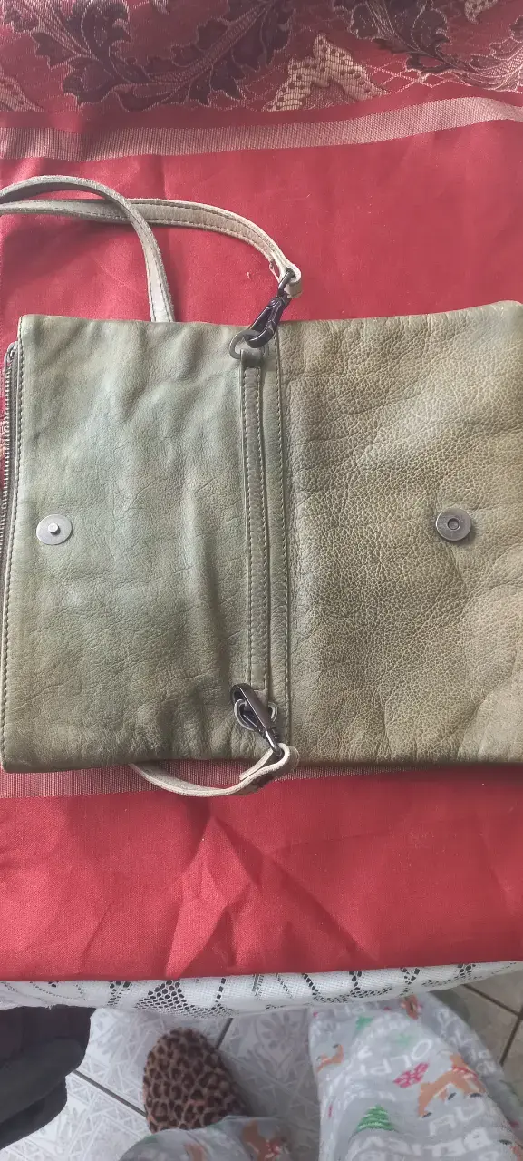 Cartera de cuero verde con diseño acolchado - 3