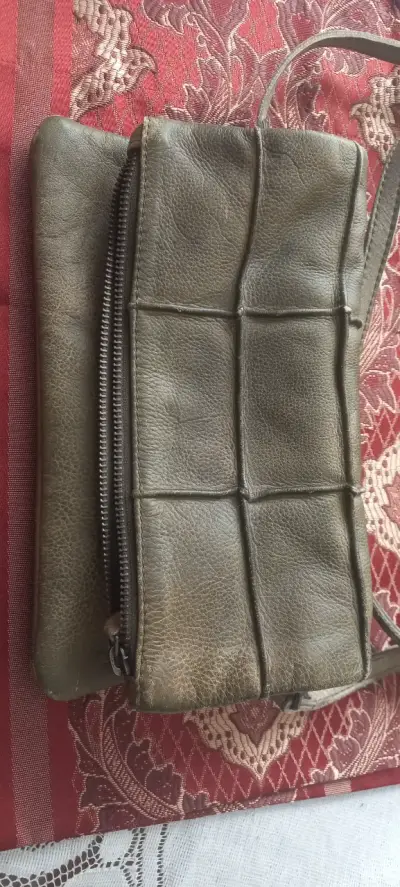 Cartera de cuero verde con diseño acolchado - miniatura 4