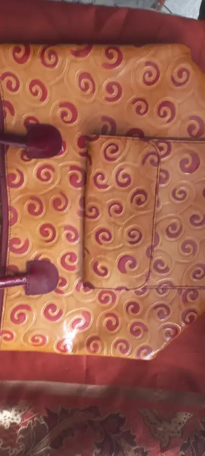 Bolso de hombro con diseño espiral - miniatura 1