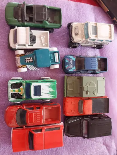 Lote de autos de juguete Hot Wheels y Matchbox - miniatura 1
