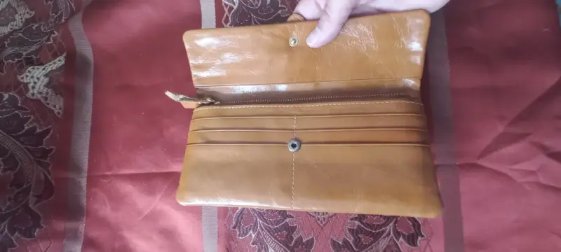 Cartera de cuero marrón con cierre - 2