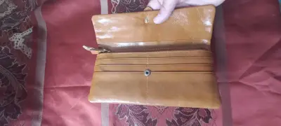 Cartera de cuero marrón con cierre - miniatura 2