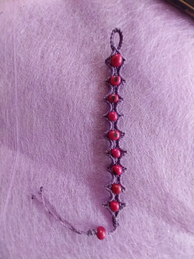 Pulsera artesanal de macramé