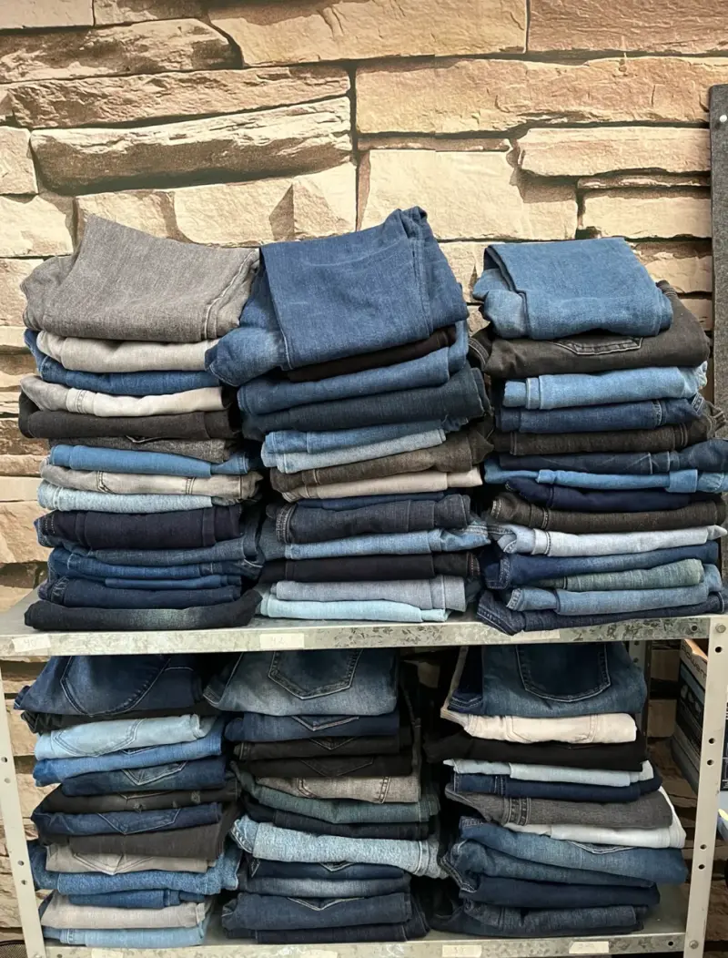 Lote de 80 jeans para mujer en varios colores - 1