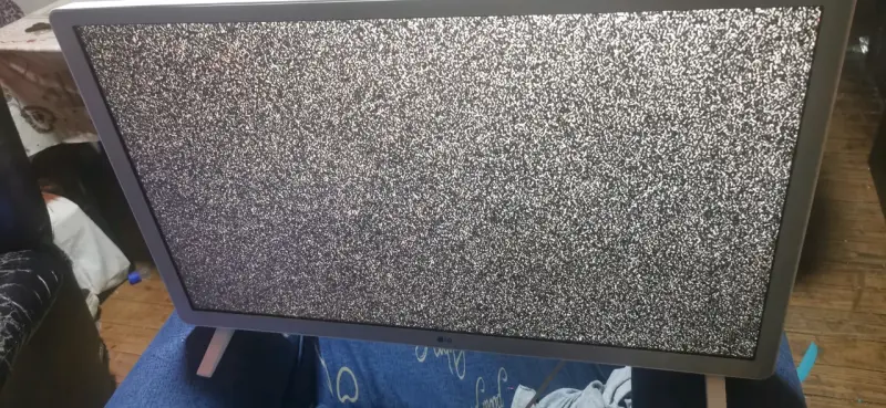 Televisor LG 32 pulgadas con Smart TV - 2