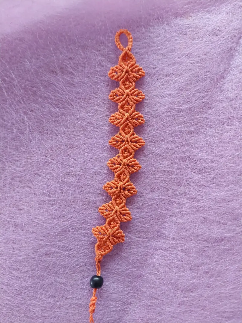 Pulsera de macramé naranja artesanal