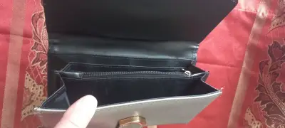 Cartera de mano gris metálico elegante - miniatura 2