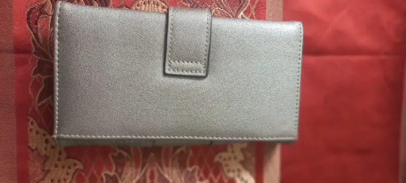 Cartera de mano gris metálico elegante - 3