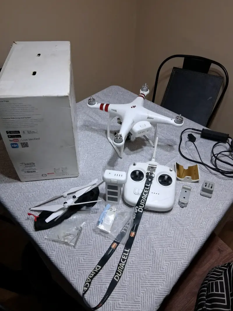 Drone DJI Phantom con control remoto y accesorios