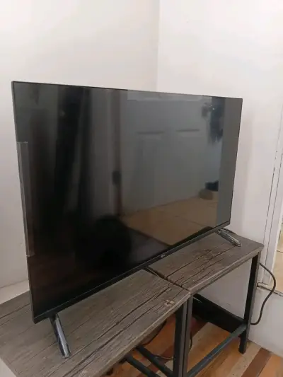 Televisor LG Smart TV 32 pulgadas con webOS - miniatura 1
