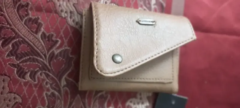 Billetera de cuero sintético beige compacta - 1