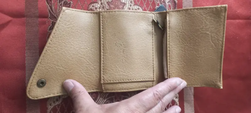 Billetera de cuero sintético beige compacta - 2
