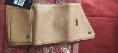 Billetera de cuero sintético beige compacta - miniatura 3