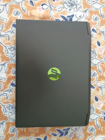 LaptoHP Pavilion Gaming con teclado retroiluminado - miniatura 1