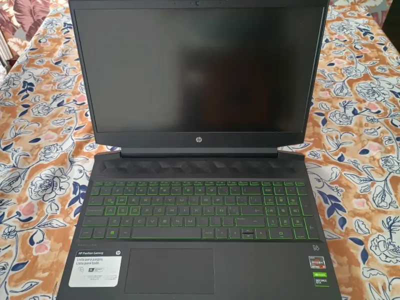 LaptoHP Pavilion Gaming con teclado retroiluminado - 2