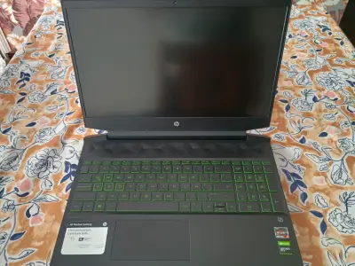 LaptoHP Pavilion Gaming con teclado retroiluminado - miniatura 2