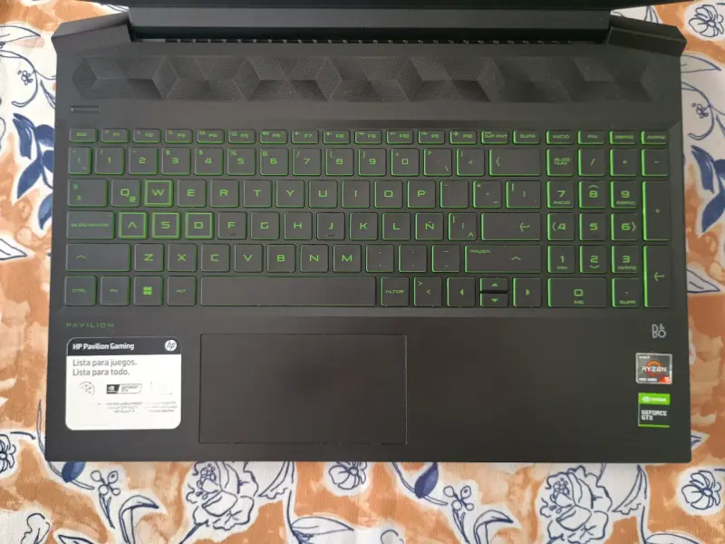 LaptoHP Pavilion Gaming con teclado retroiluminado - 3