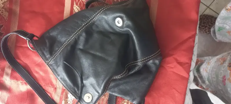 Bolso de cuero negro con correa ajustable - 3
