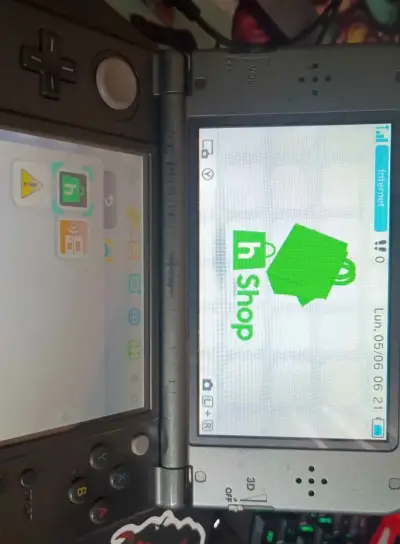Nintendo 3DS XL con tarjeta SD de 32GB Hackeada - miniatura 3