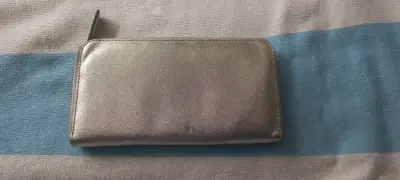 Billetera de mujer plateada con cierre - miniatura 1