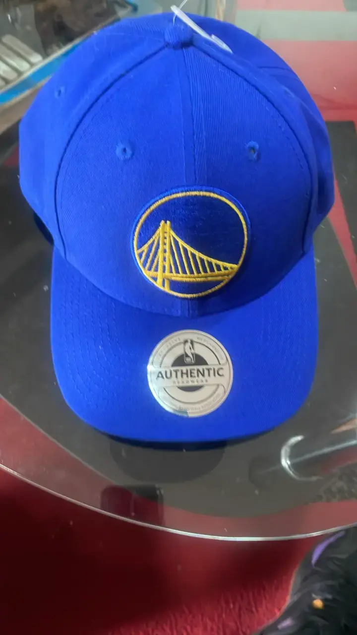 Gorra NBA azul con logo bordado - 2