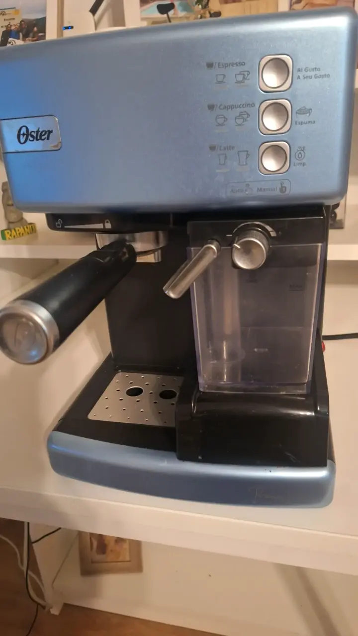 Cafetera espresso Oster con vaporizador - 1