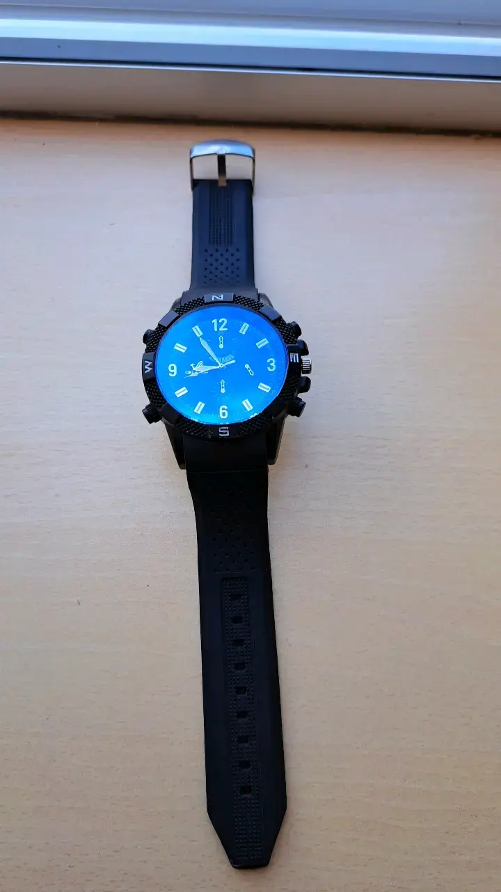 Reloj deportivo negro con correa de silicona - 1