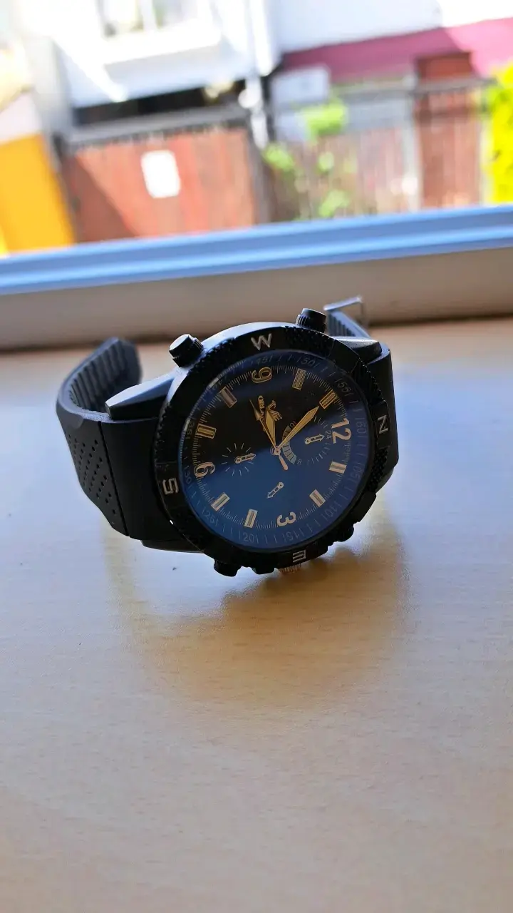 Reloj deportivo negro con correa de silicona - 2