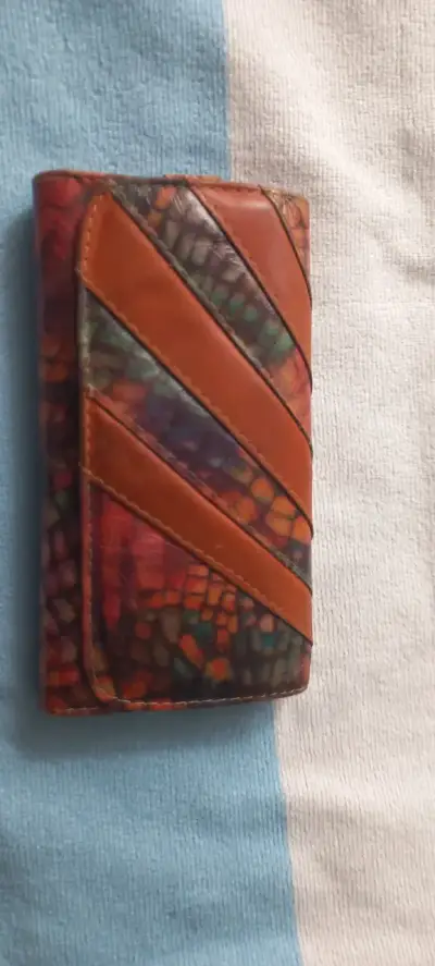 Billetera de cuero multicolor con diseño único - miniatura 1